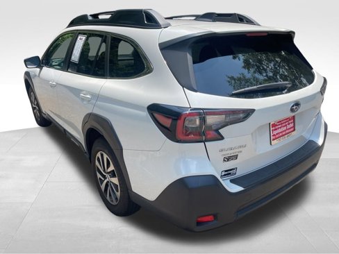 Used 2023 Subaru Outback Premium image 3