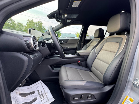 Used 2025 Chevrolet Equinox LT w/ Convenience Package II image 13