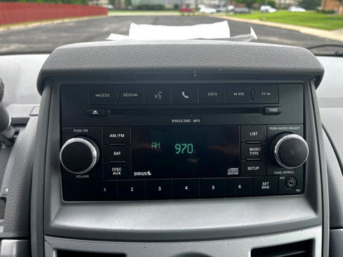 Used 2010 Chrysler Town & Country Touring image 17