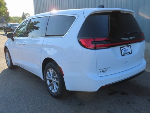 New 2026 Chrysler Pacifica Select image 8