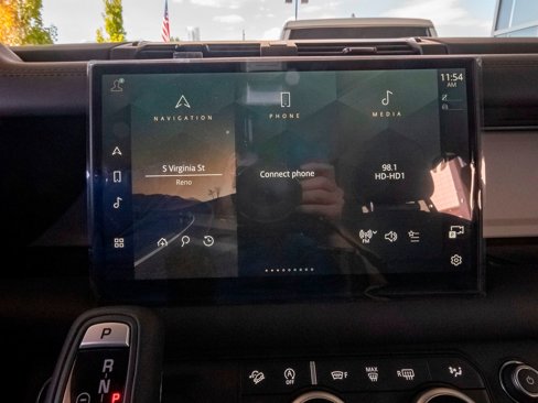 New 2025 Land Rover Defender 130 X-Dynamic SE image 18