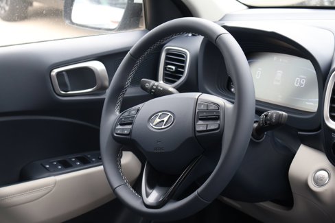 New 2025 Hyundai Venue Limited image 24