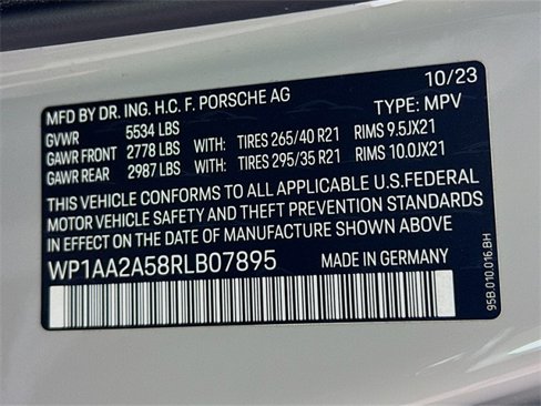 Certified 2024 Porsche Macan image 27