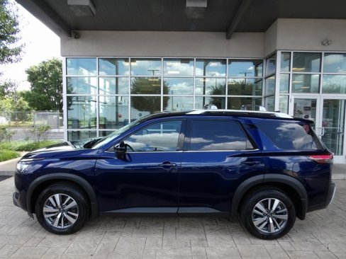 Certified 2023 Nissan Pathfinder SL w/ Black Appearance Package image 4
