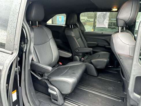 Used 2022 Toyota Sienna XSE image 11