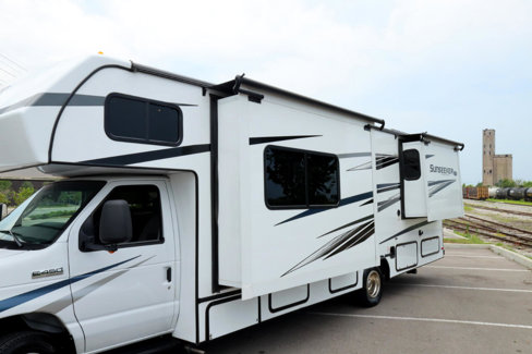 Used 2022 Ford E-450 and Econoline 450 Super Duty w/ Motorhome Prep Package image 70