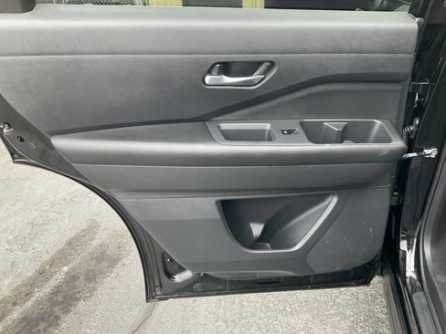 Used 2024 Nissan Pathfinder SV image 33