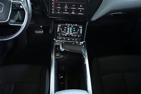 Used 2024 Audi Q8 e-tron Premium image 34