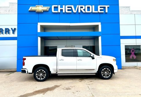Used 2022 Chevrolet Silverado 1500 High Country w/ Technology Package image 3