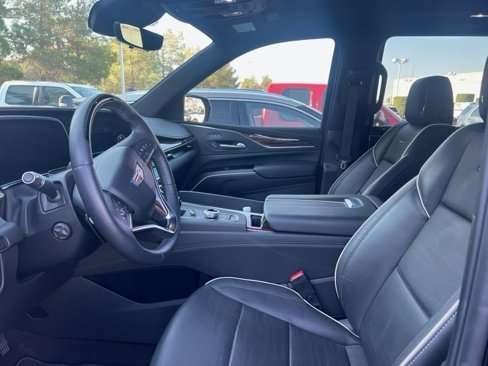 Used 2024 Cadillac Escalade Premium Luxury image 3
