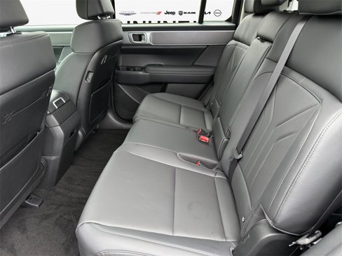 Used 2025 Hyundai Santa Fe SEL image 13