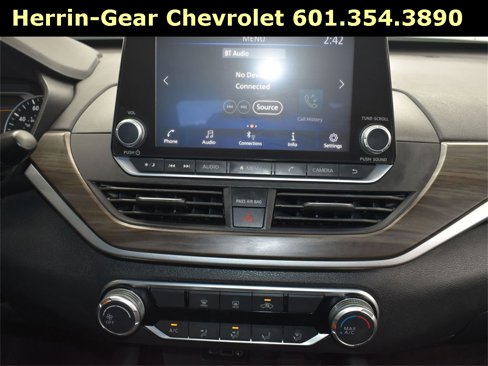 Used 2024 Nissan Altima 2.5 SV image 29