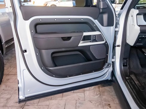 New 2024 Land Rover Defender 110 S image 34