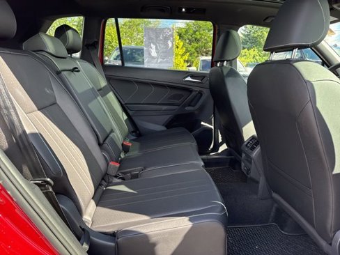 Certified 2024 Volkswagen Tiguan SE R-Line image 23