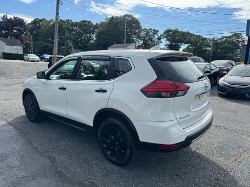 Used 2017 Nissan Rogue S image 5