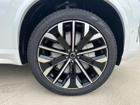 New 2026 Volvo XC90 B6 Plus w/ Protection Package image 9