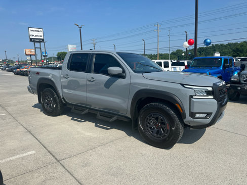 Used 2025 Nissan Frontier PRO-4X w/ Pro Premium Package image 2
