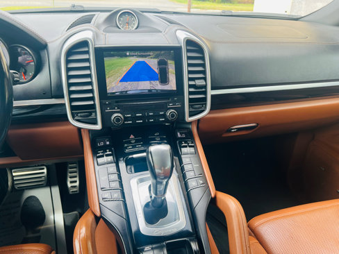 Used 2018 Porsche Cayenne S image 33