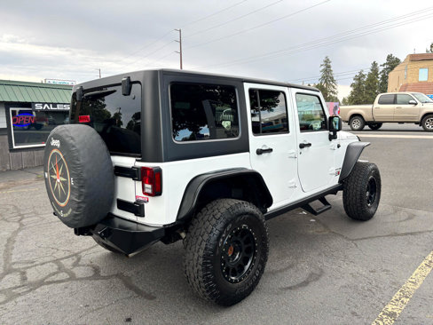 Used 2018 Jeep Wrangler Unlimited Rubicon w/ Connectivity Group image 5