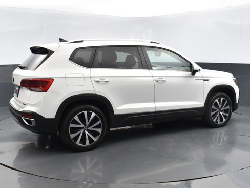 Used 2022 Volkswagen Taos SE image 4