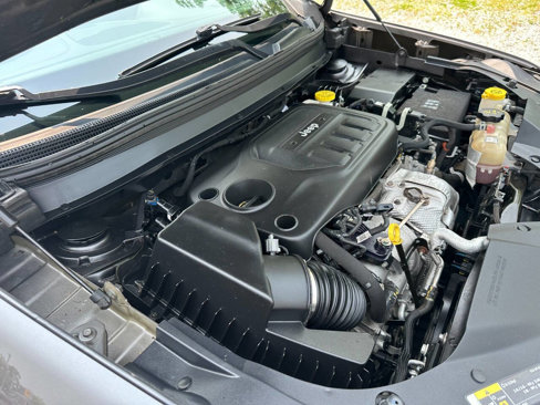 Used 2019 Jeep Cherokee Latitude Plus w/ Cold Weather Group image 19