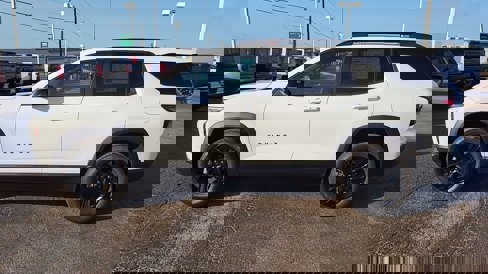 New 2026 Chevrolet Equinox LT w/ Midnight Edition image 5