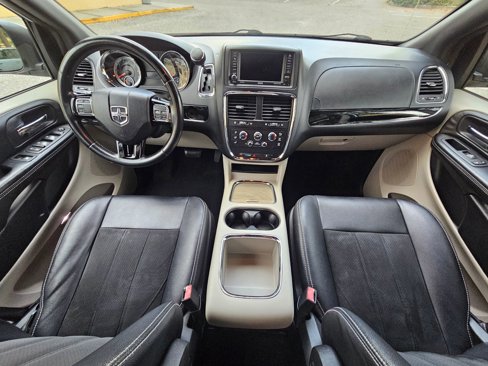 Used 2019 Dodge Grand Caravan SXT image 10