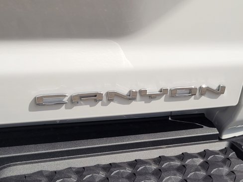 New 2026 GMC Canyon Denali image 10