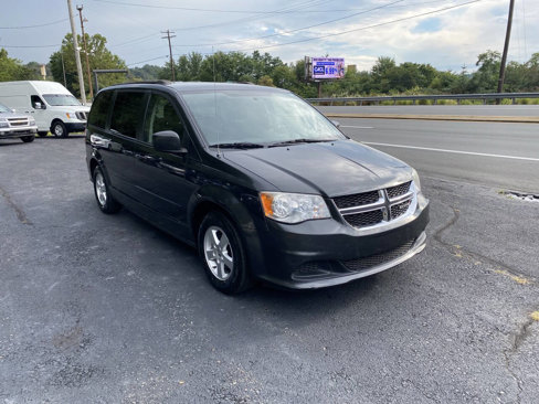 Used 2012 Dodge Grand Caravan SXT w/ Entertainment Group 1 image 4