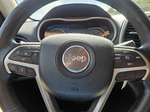 Used 2016 Jeep Cherokee Sport image 19