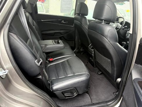 Used 2017 Kia Sorento EX image 26