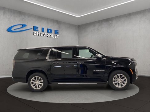 New 2026 Chevrolet Suburban Premier image 2