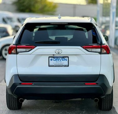 Used 2024 Toyota RAV4 LE image 4