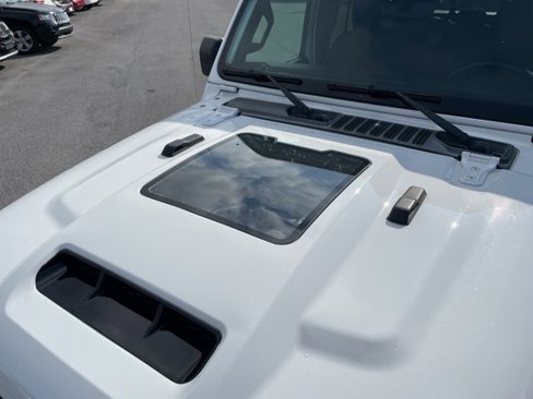 Used 2022 Jeep Gladiator Sport image 9