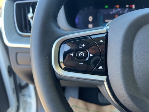 Certified 2025 Volvo XC60 B5 Plus image 17