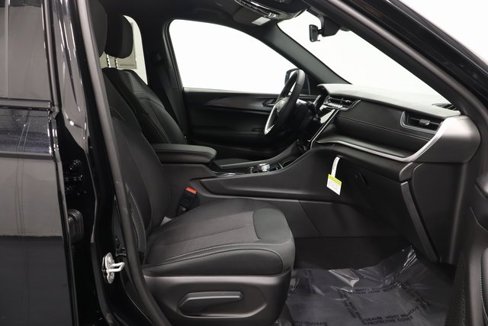 New 2025 Jeep Grand Cherokee Laredo image 14