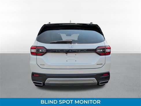 Used 2023 Honda Pilot Touring image 5