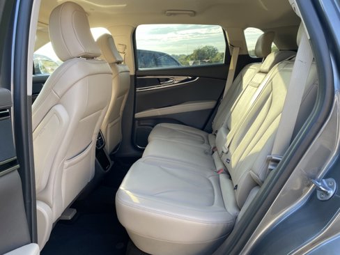 Used 2023 Lincoln Nautilus AWD w/ Premium Package image 17