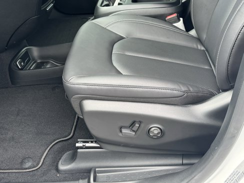 New 2025 Chrysler Voyager LX image 12