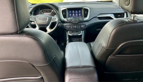 Used 2024 GMC Terrain SLT image 20
