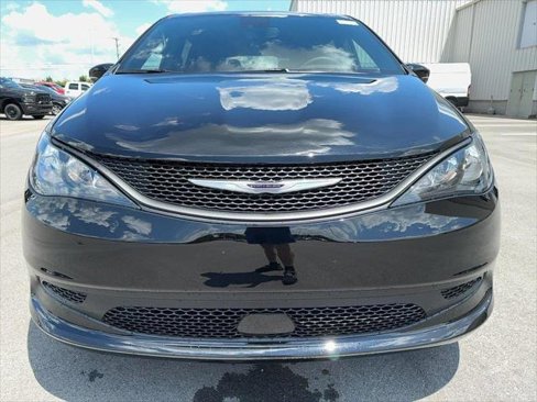 New 2025 Chrysler Voyager LX image 2