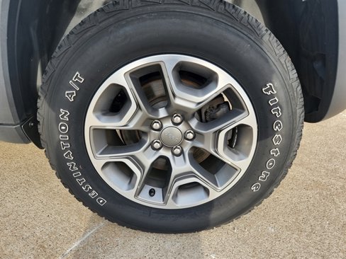 Used 2020 Jeep Cherokee Trailhawk w/ Cold Weather Group image 11