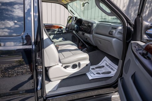 Used 2005 Ford F550 2WD Super Cab Super Duty image 38