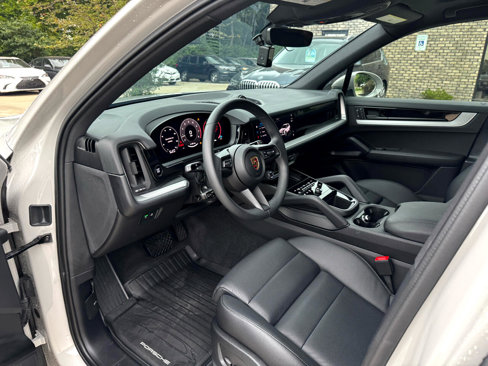 Used 2024 Porsche Cayenne image 10