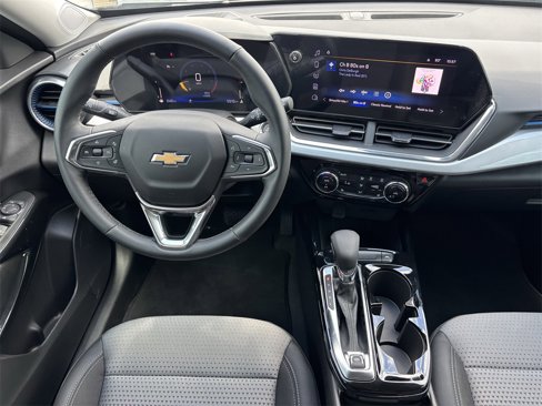 Used 2025 Chevrolet Trax LT w/ Driver Confidence Package image 3