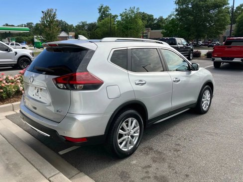 Used 2020 Nissan Rogue SV image 5