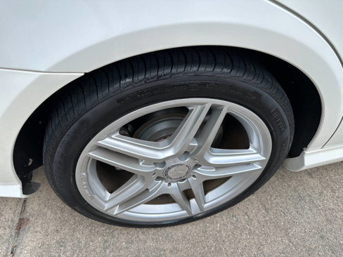 Used 2011 Mercedes-Benz E 550 Sedan image 36