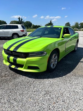 Used 2019 Dodge Charger SXT image 1