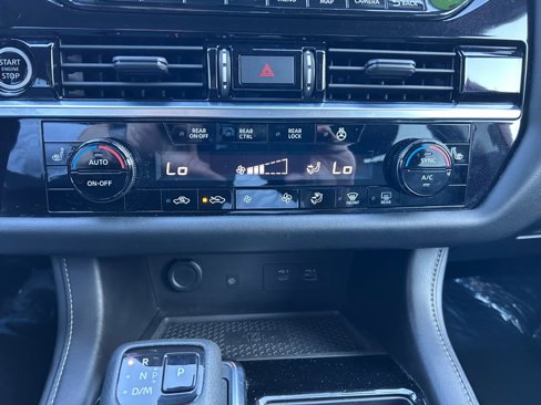 Used 2023 Nissan Pathfinder SL w/ Lighting Package (N92) image 15