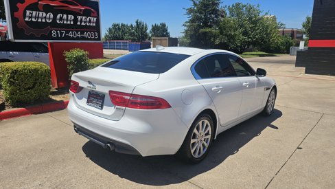 Used 2019 Jaguar XE image 8